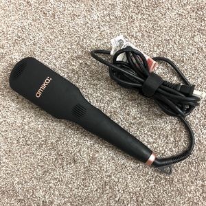 Amika straightening brush